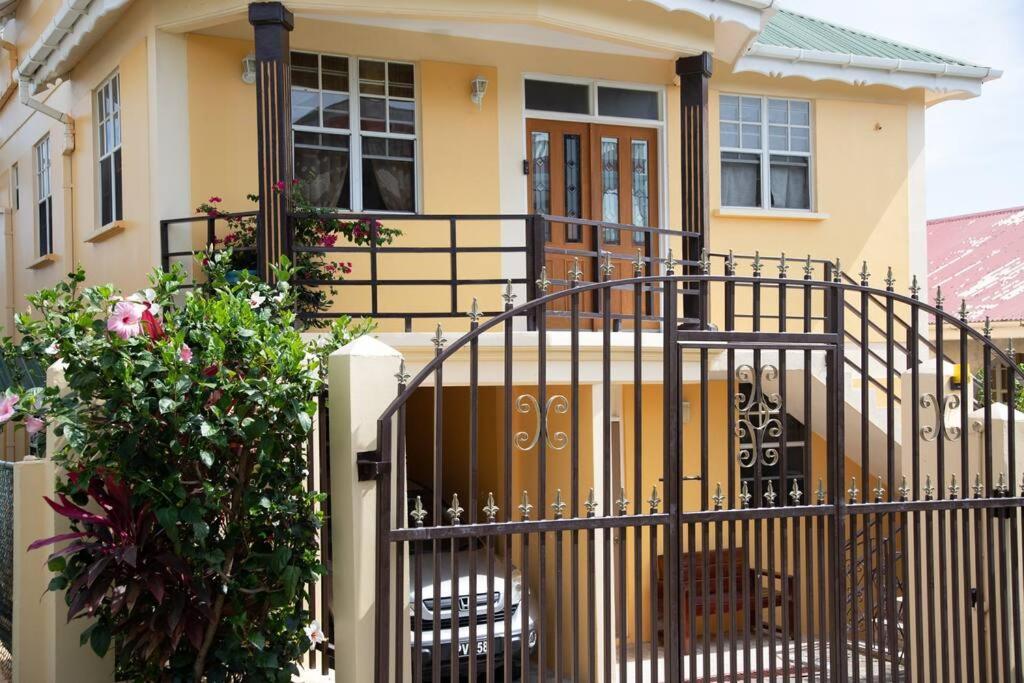 Dette'S Nook Apartment Roseau Exterior photo